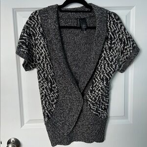 Bisou Bisou Black & Gray Sweater | Patterned Sweater | Short Sleeve Sweater